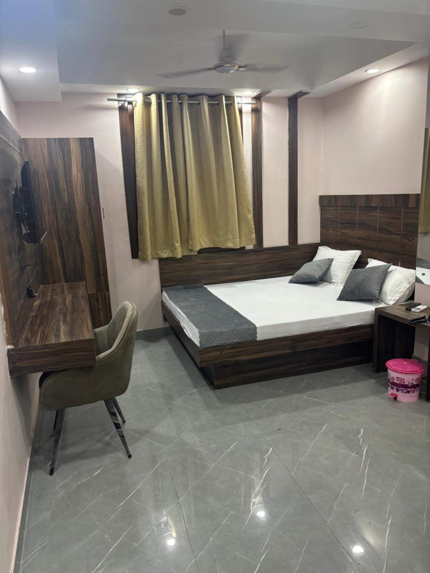 Swastik Palace Hotel New Delhi